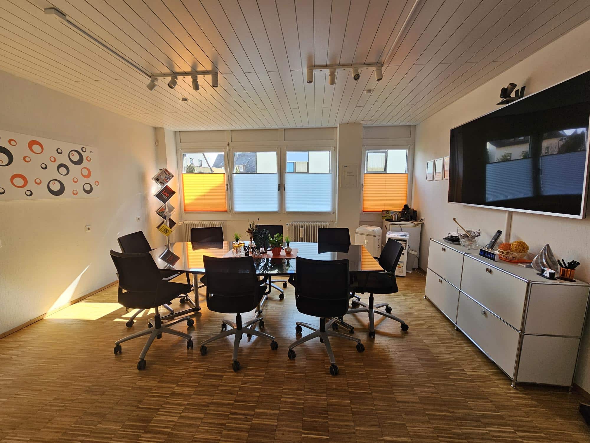 A comfortable climate for productive meetings — our modern meeting room
